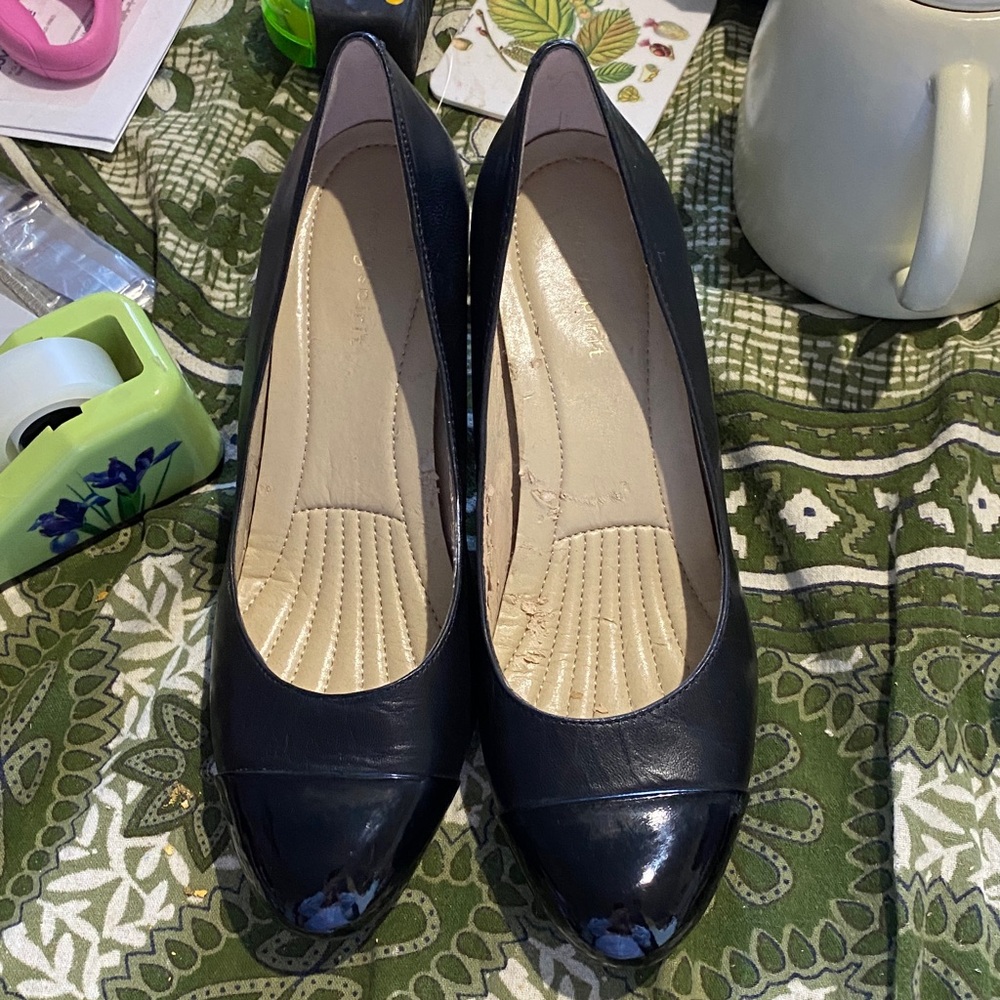 Black leather Heels with Patent Leather tips and heel cover. Easy Spirit comfort
